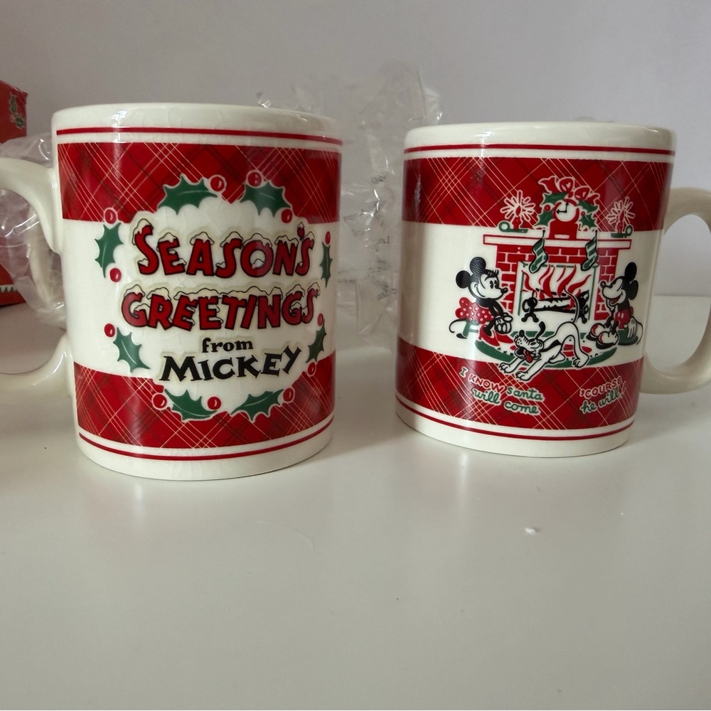 Disney Store Christmas Holiday Mug Set of 4 Mickey Minnie Seasons Greetings Box